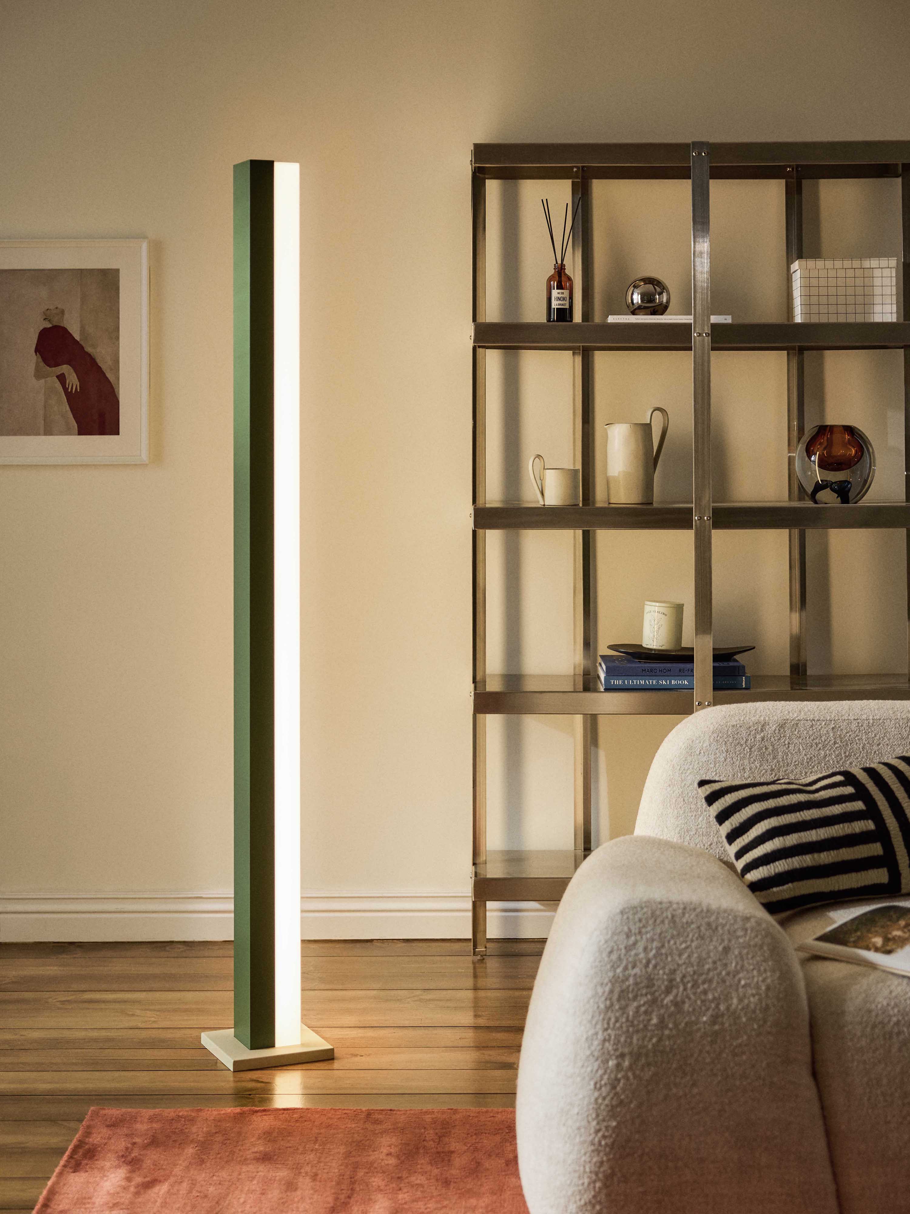 Dimmbare LED-Stehlampe Naika