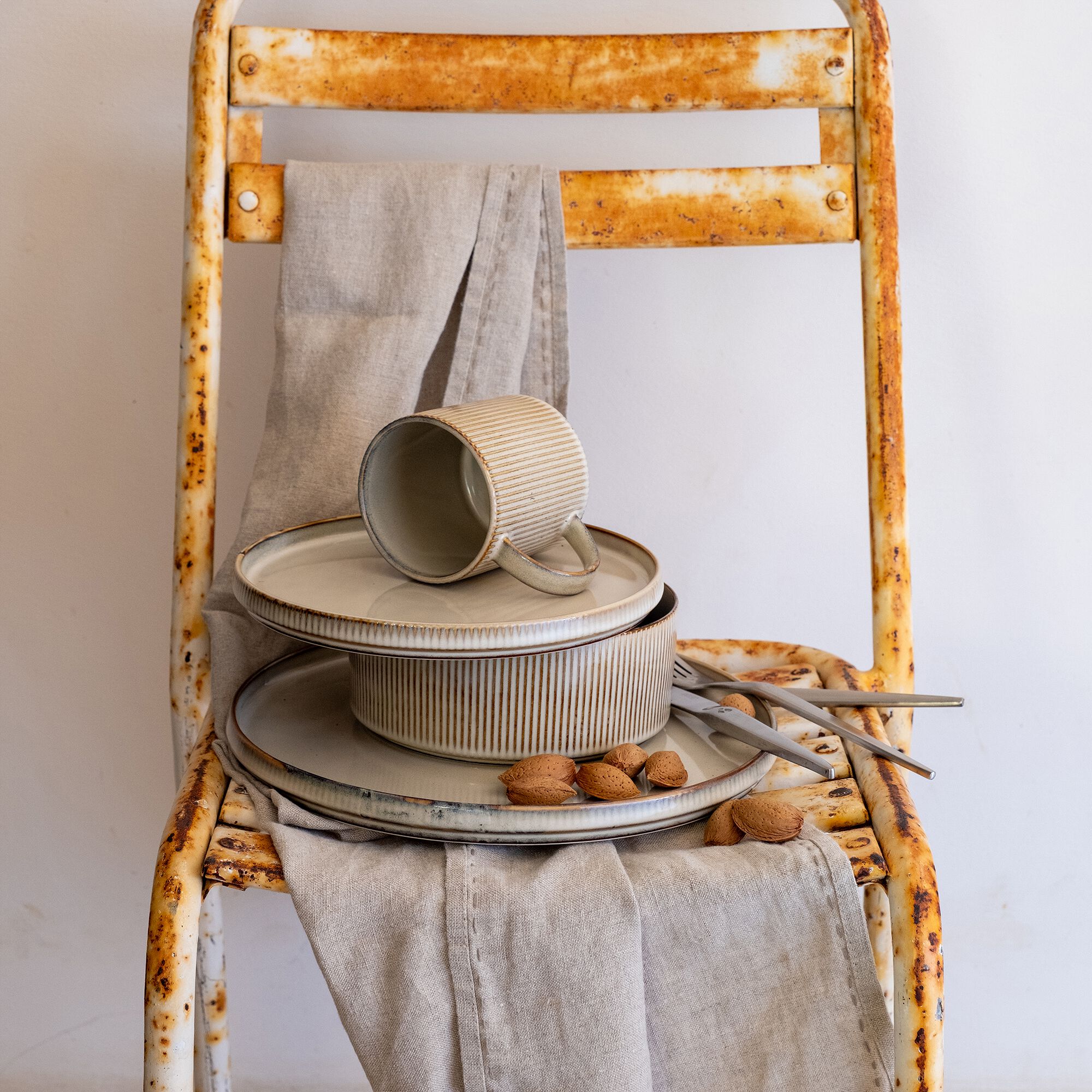 STRIE - Service de vaisselle en grès - beige