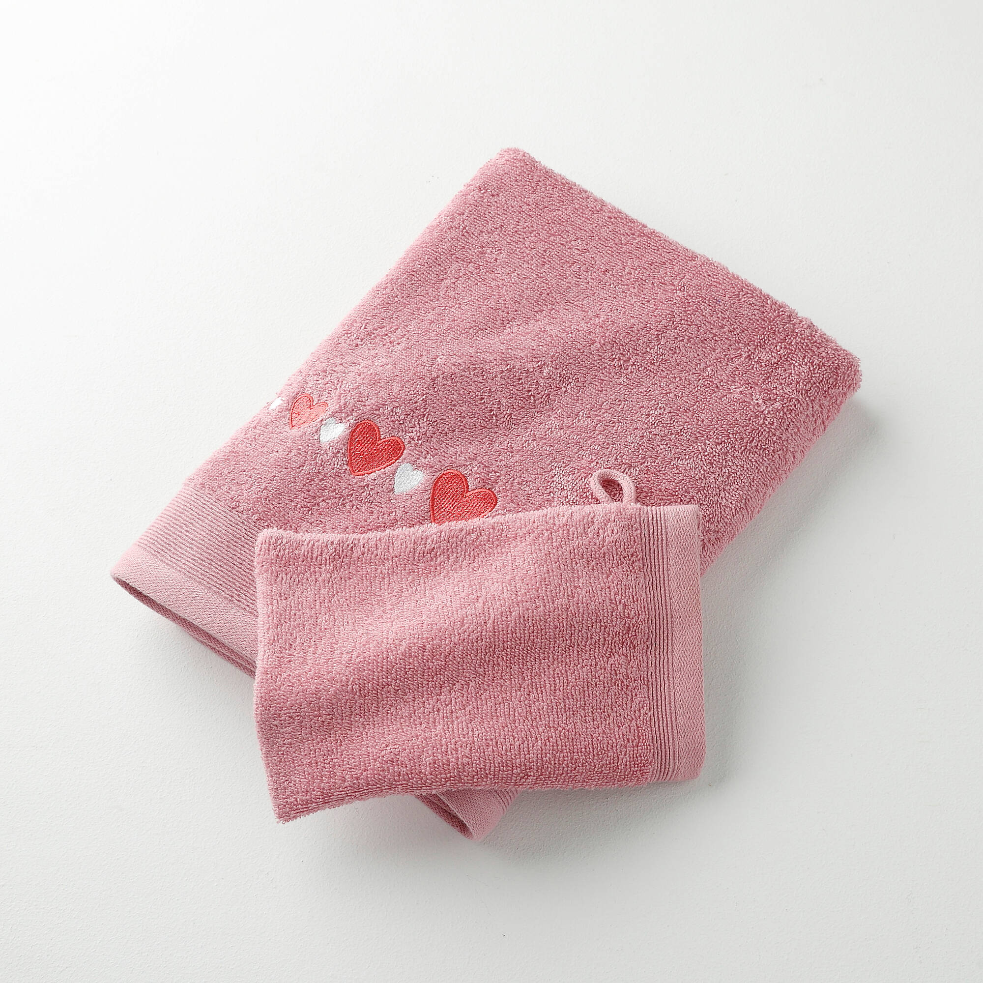 Serviettes de bain brodées cœurs