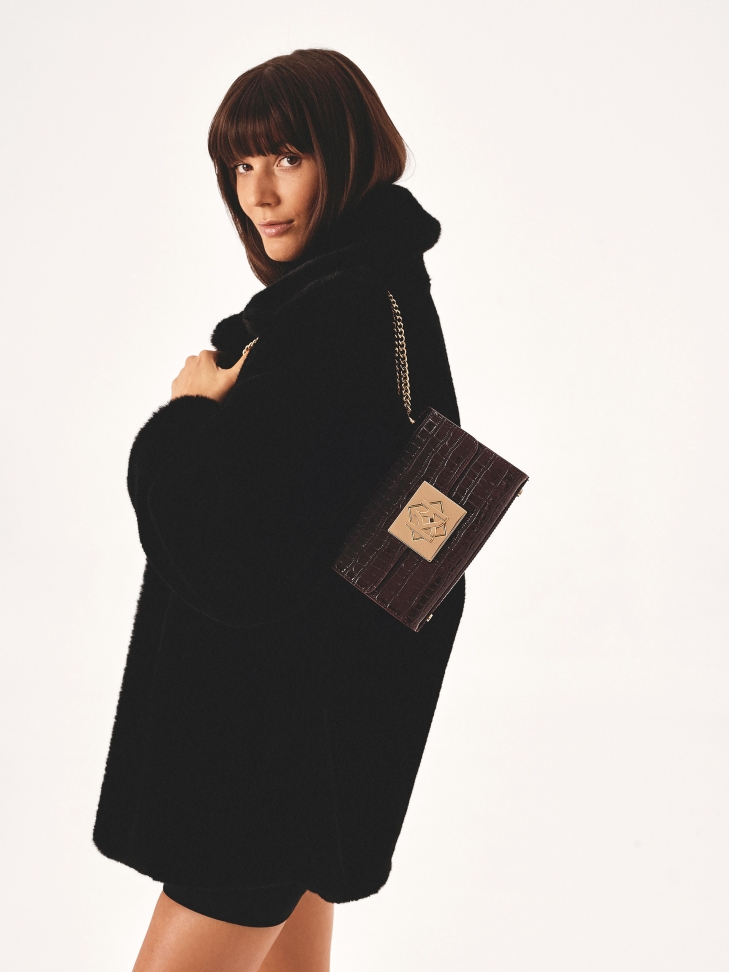 Maroon handbag in embossed pattern with chain