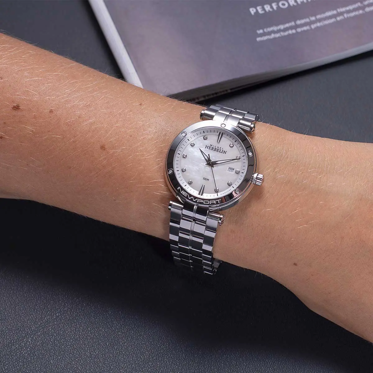 NEWPORT – QUARTZ DATE – ACIER, NACRE & DIAMANTS