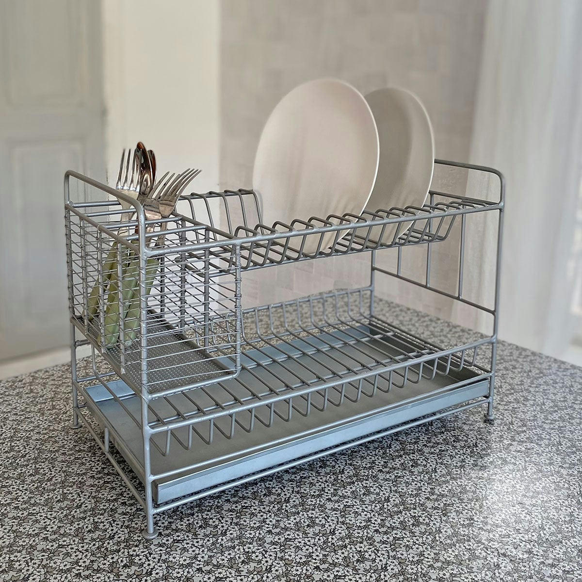 - Egouttoir en métal avec plateau amovible