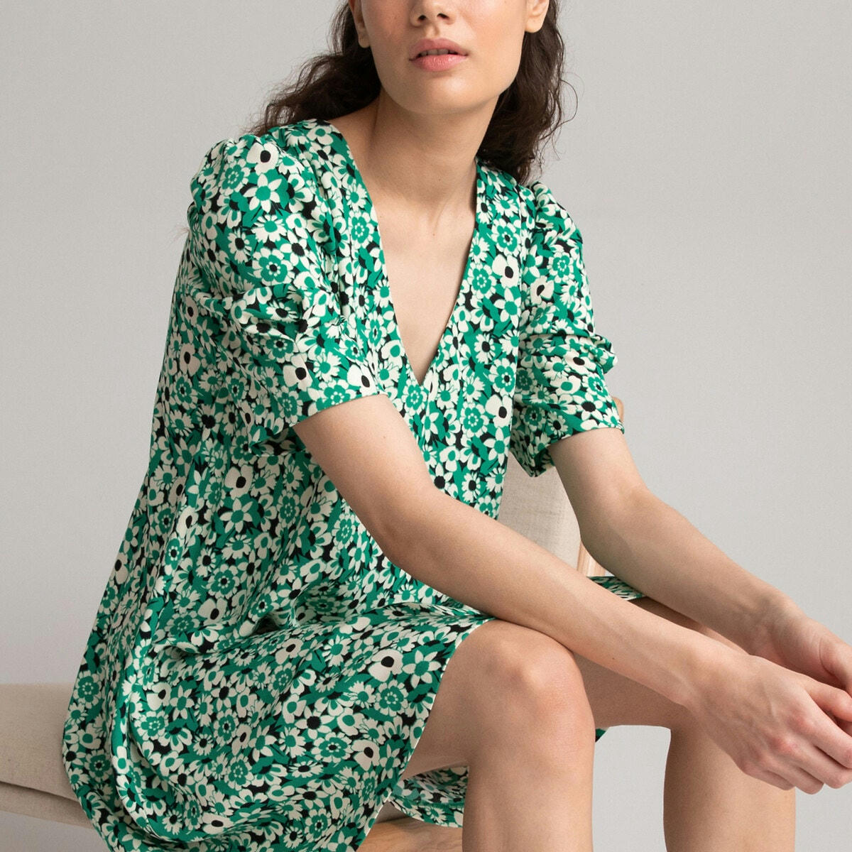 Robe courte col V