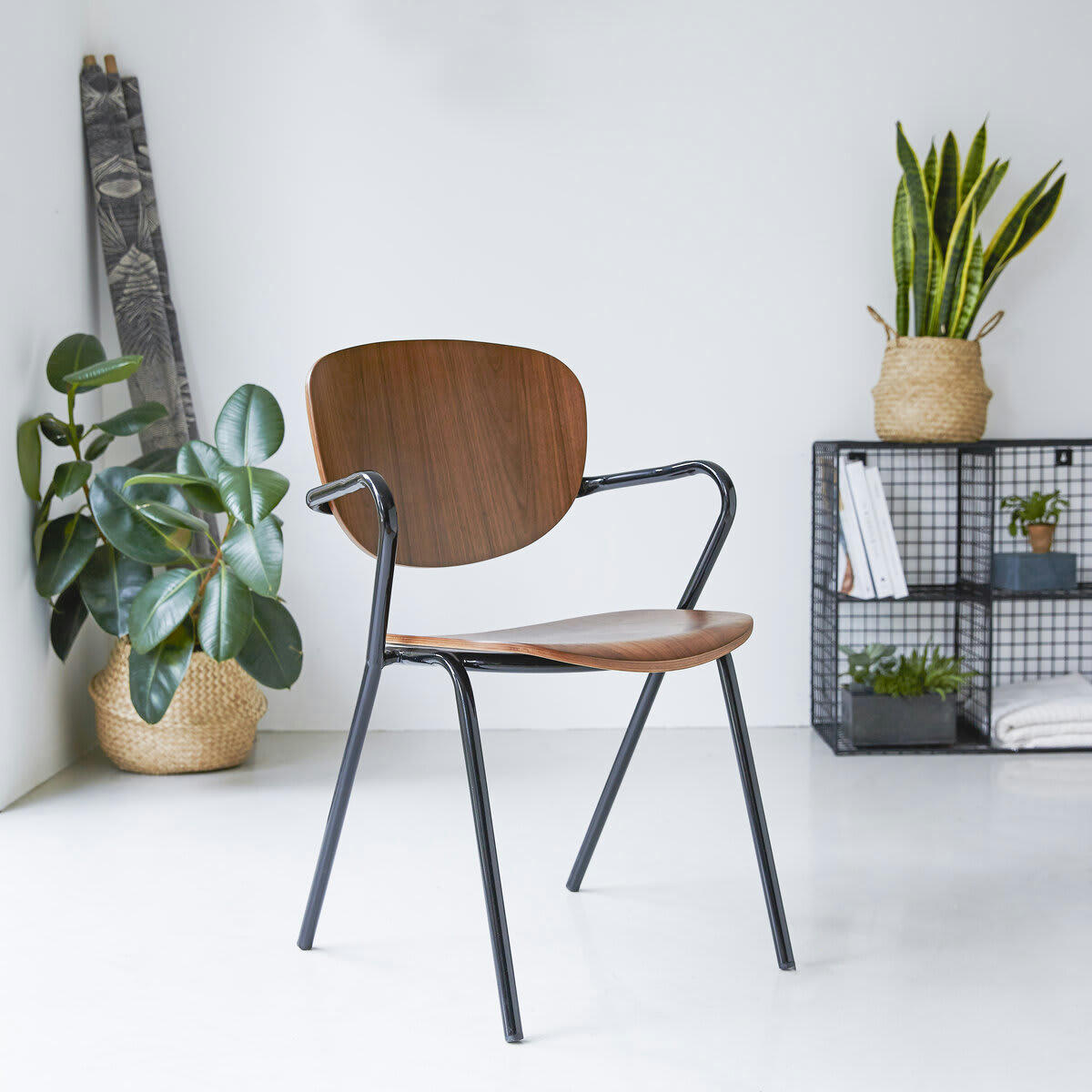 ADA - Chaise en noyer et métal