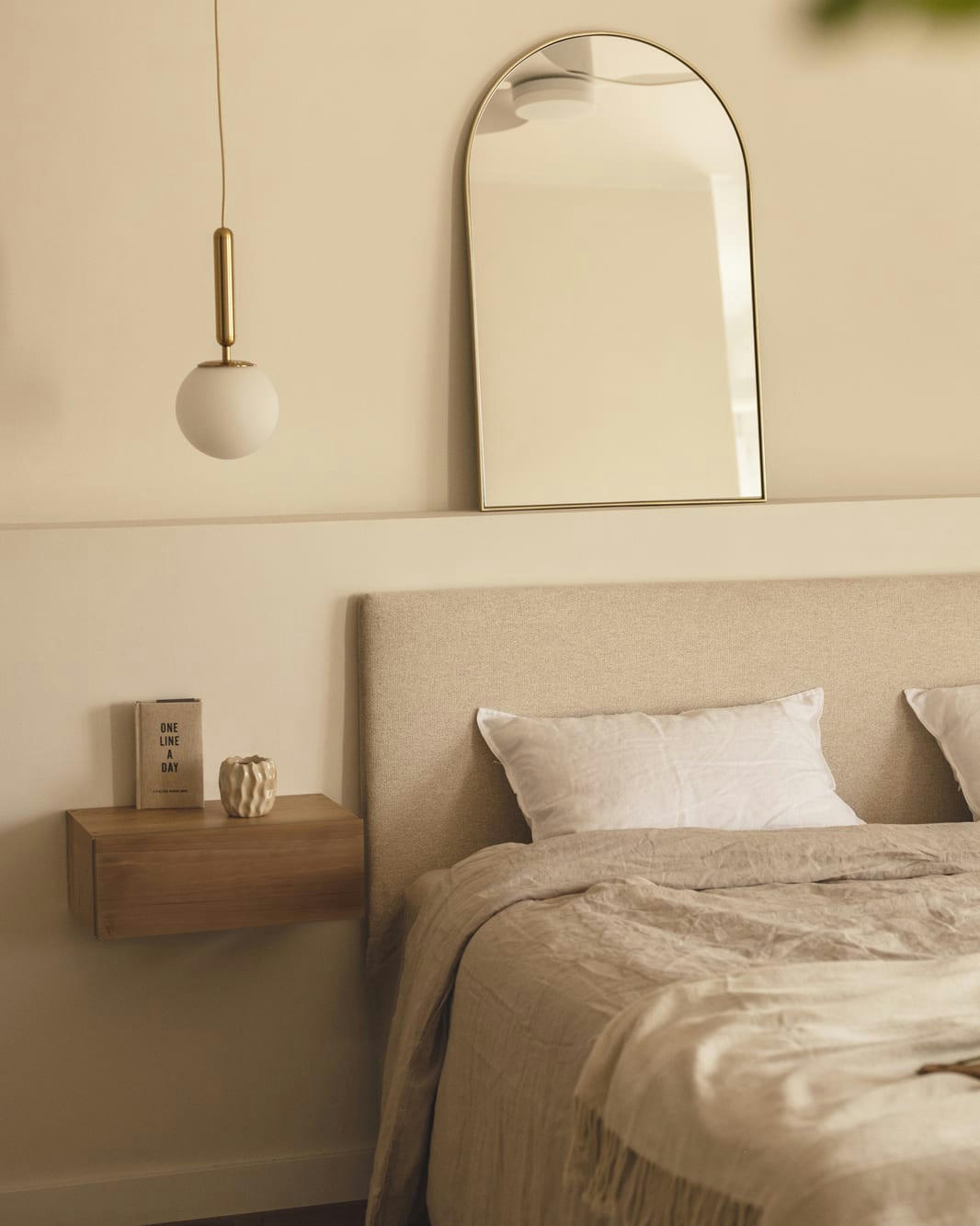 INGRID - Table de chevet en bois suspendue marron vieillie