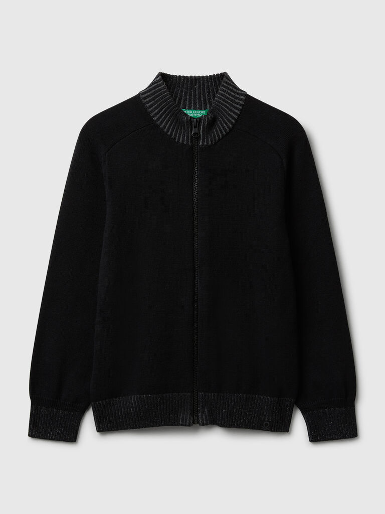 Sweater with zip