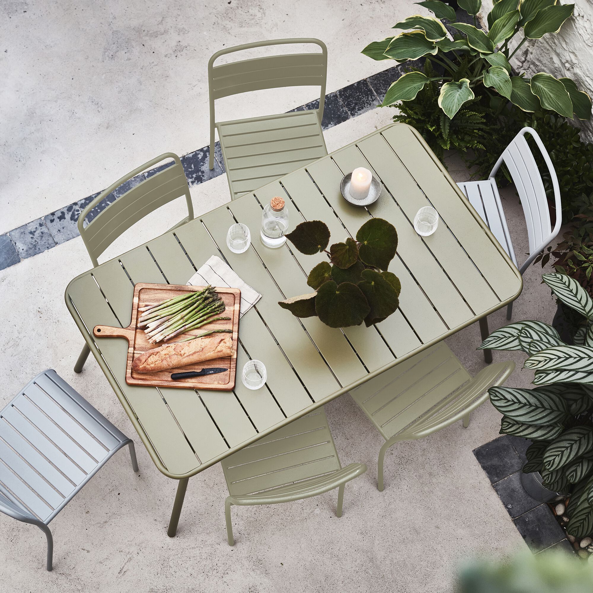 SOURIS - Table de repas jardin pliante rectangle en acier - vert kaki (6 places)