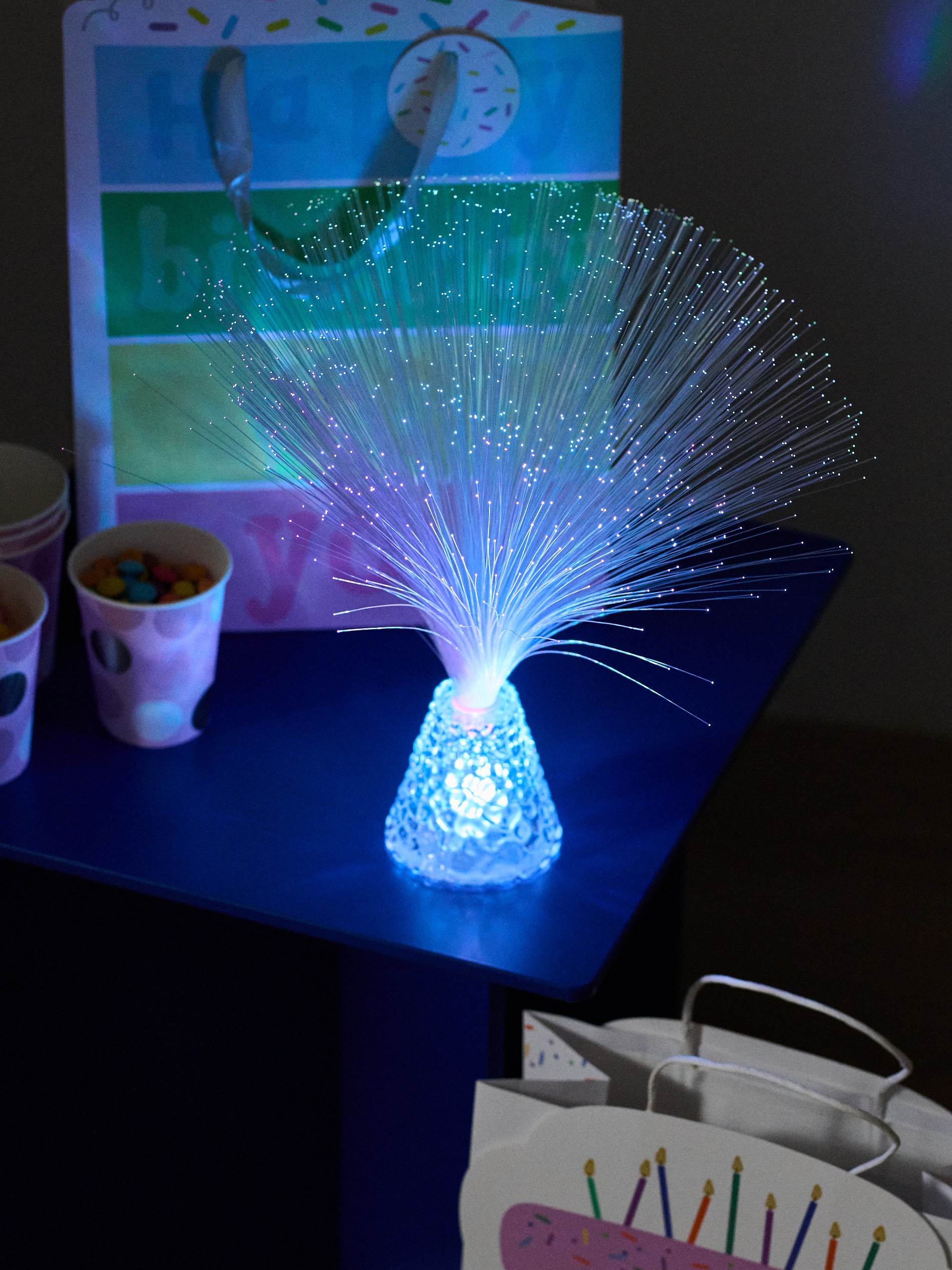 Lampa LED dekoracyjna z włóknami optycznymi