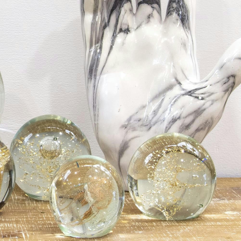 - Presse papier en verre paillettes or H9cm