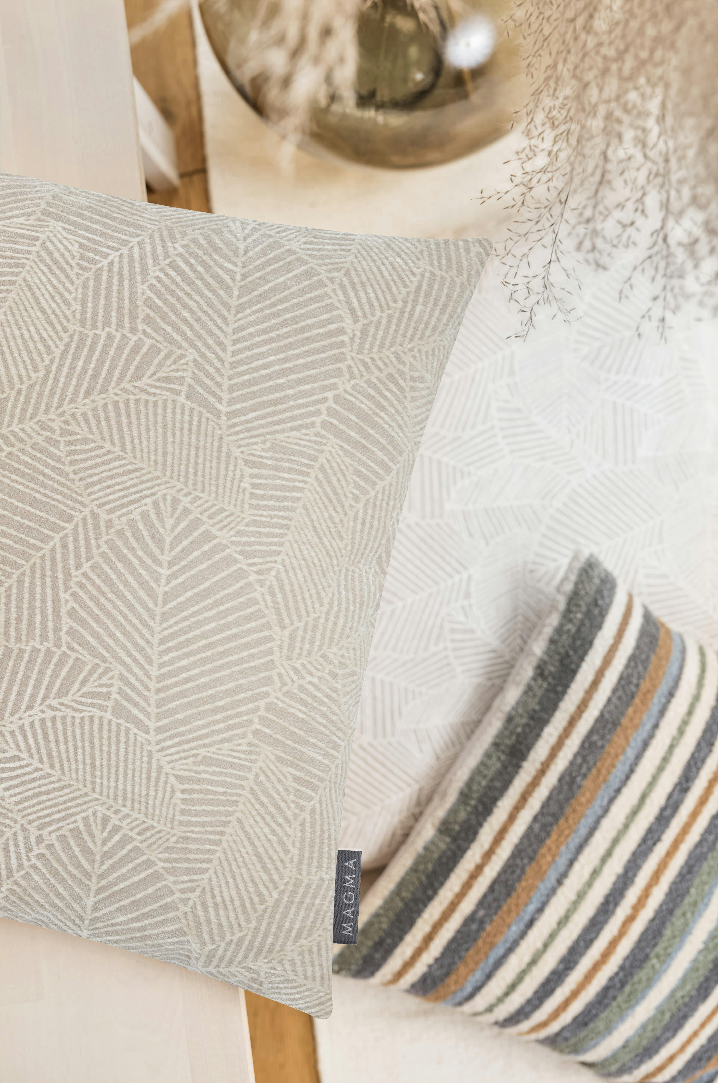 ALISON - Housse de coussin jacquard motif feuillage beige 60x60