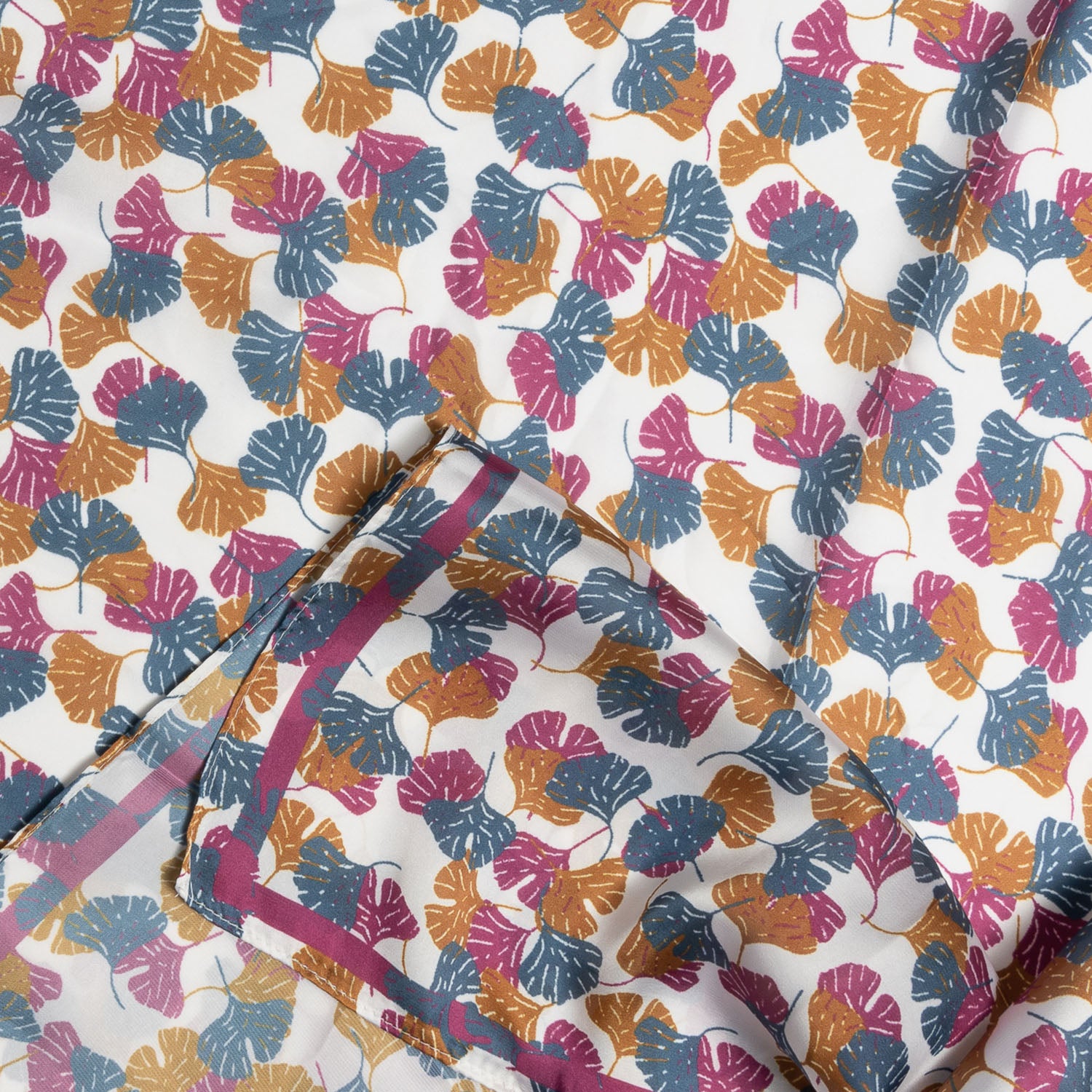 Foulard écru imprimé feuilles