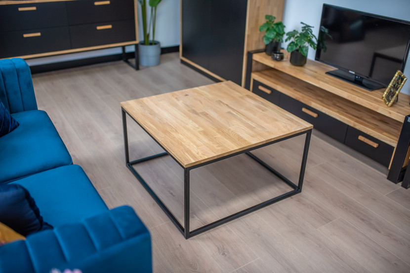Stolik kawowy z drewna i metalu loft industrialny 70x70