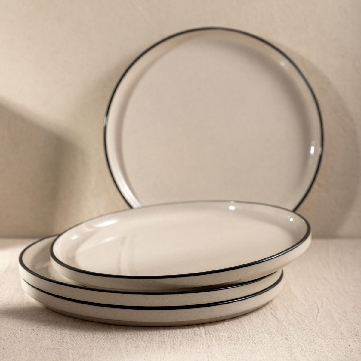 Zestaw talerzy AZRA obiadowych z czarnym rantem 4 szt