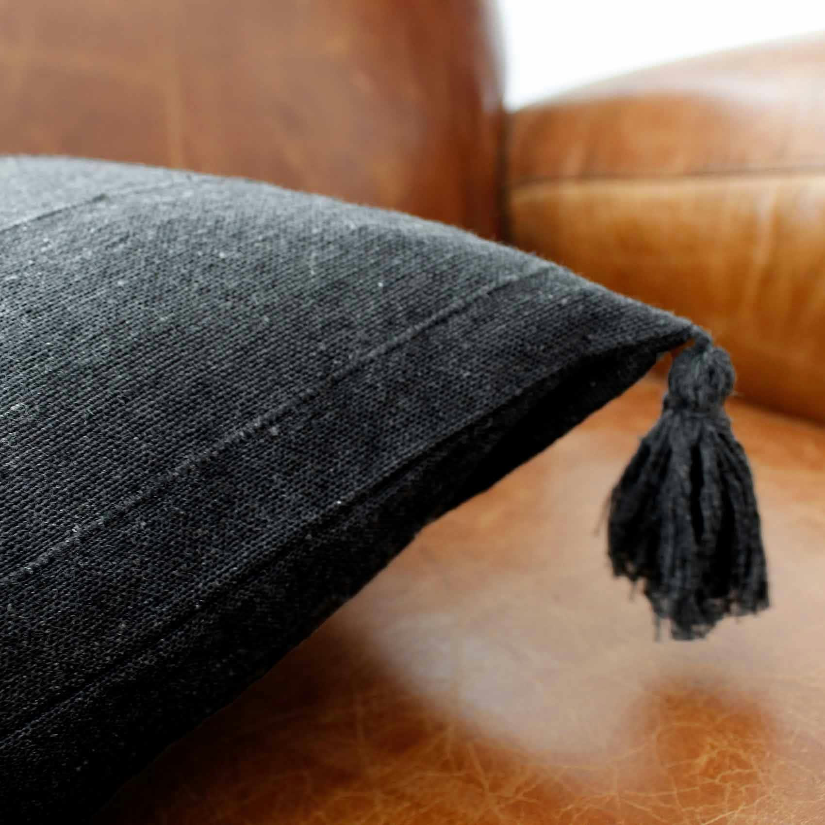 - Coussin déhoussable en coton recyclé gris anthracite 