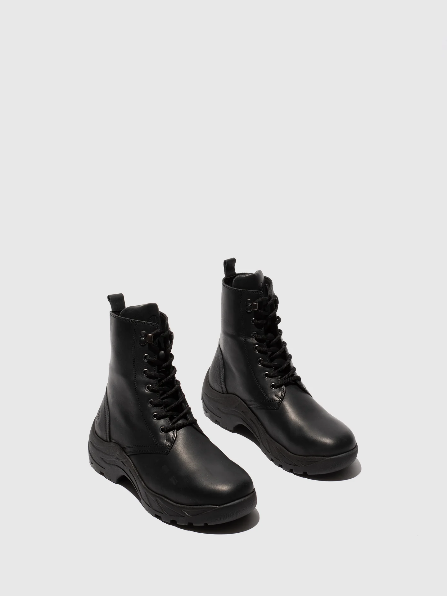 Botins com Atacadores em Preto