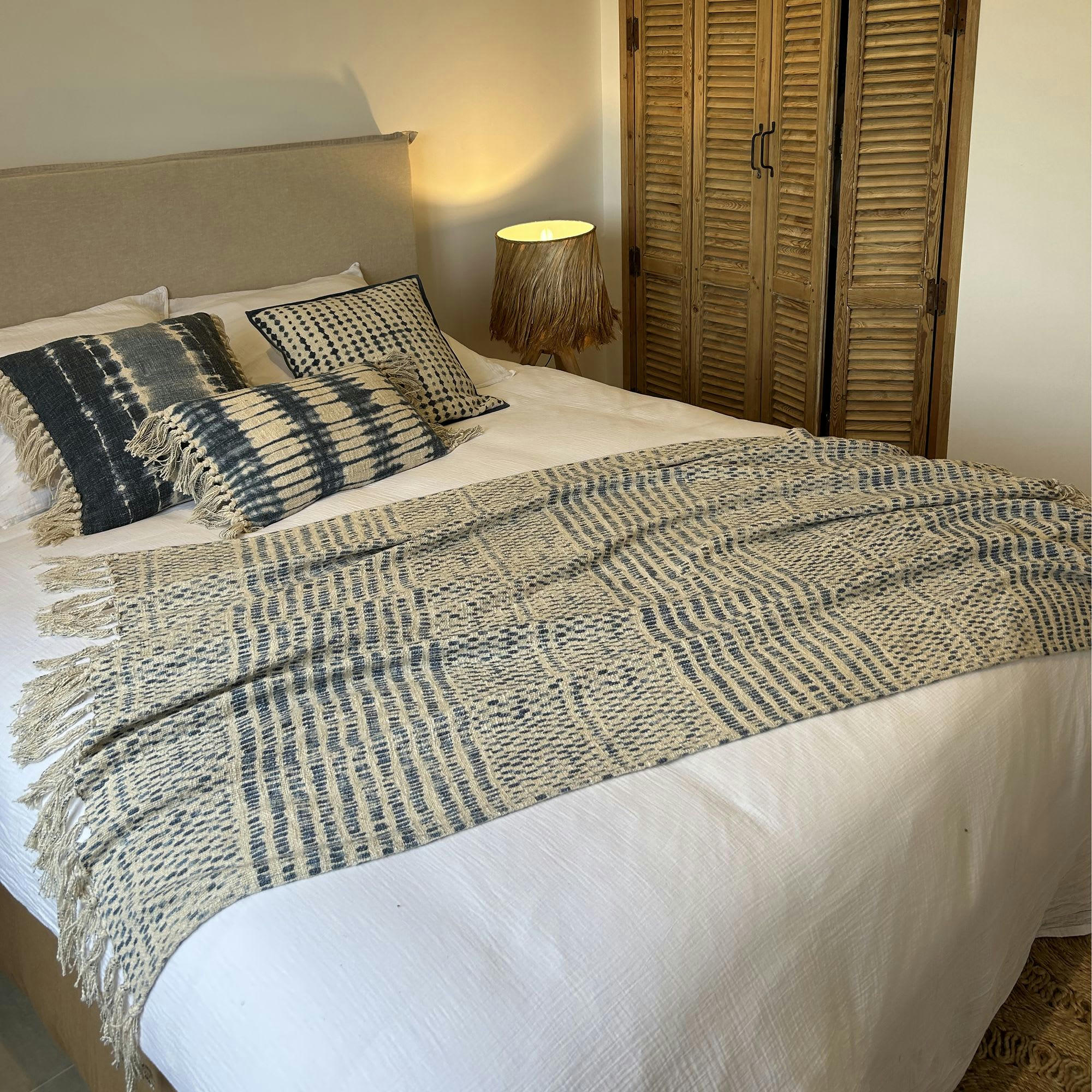 RECIFE - Plaid à franges en coton bleu avec franges 250cm