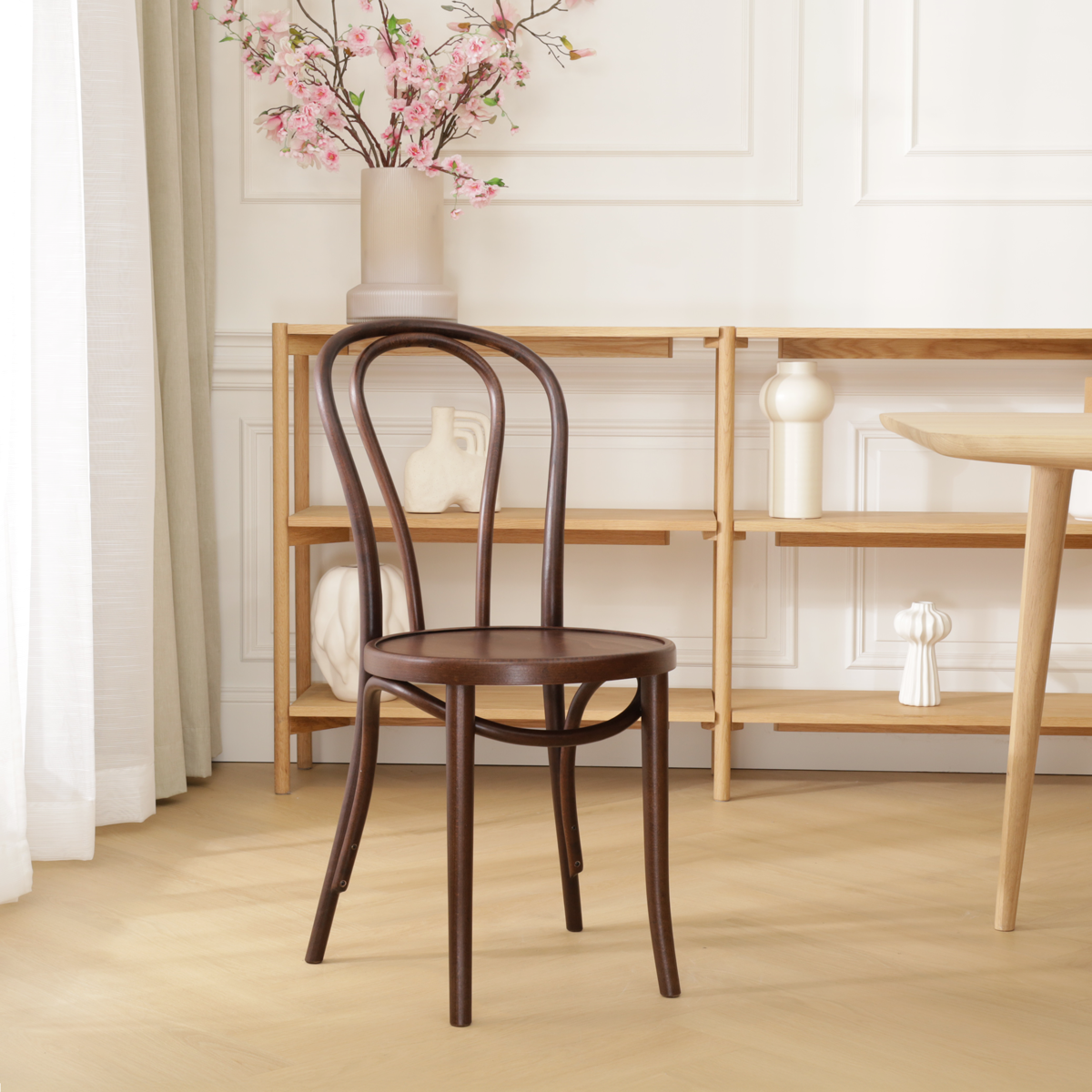 Fameg Vienna Thonet No.18 Houten Bistrostoel Walnoot