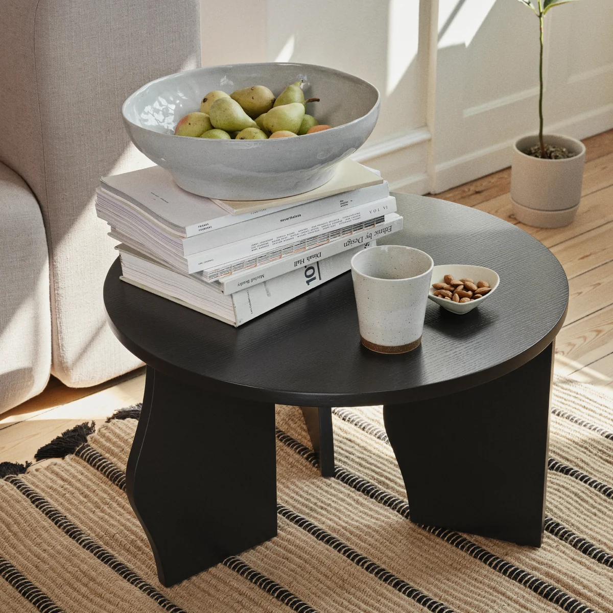 Broste Copenhagen - Brook Couchtisch, Ø 60 x H 35 cm, Eschenfurnier geölt