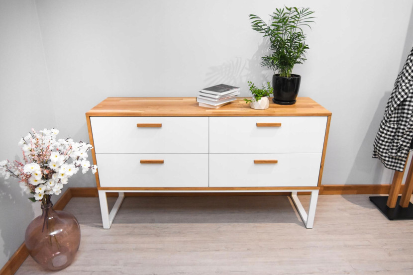 Biała komoda z szufladami. Szer. 110cm