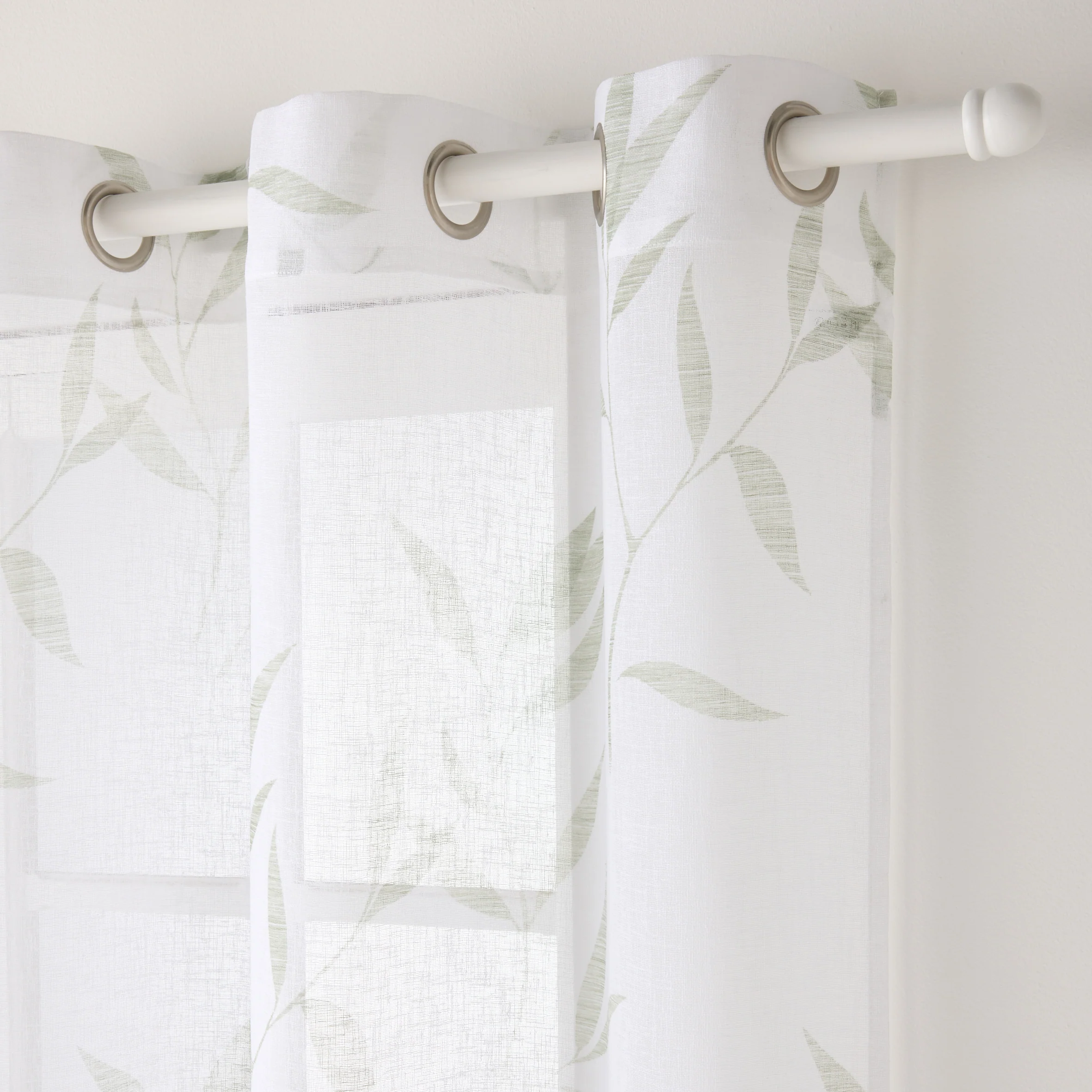 Voilage LEAVA coloris vert bambou 140 x 240 cm