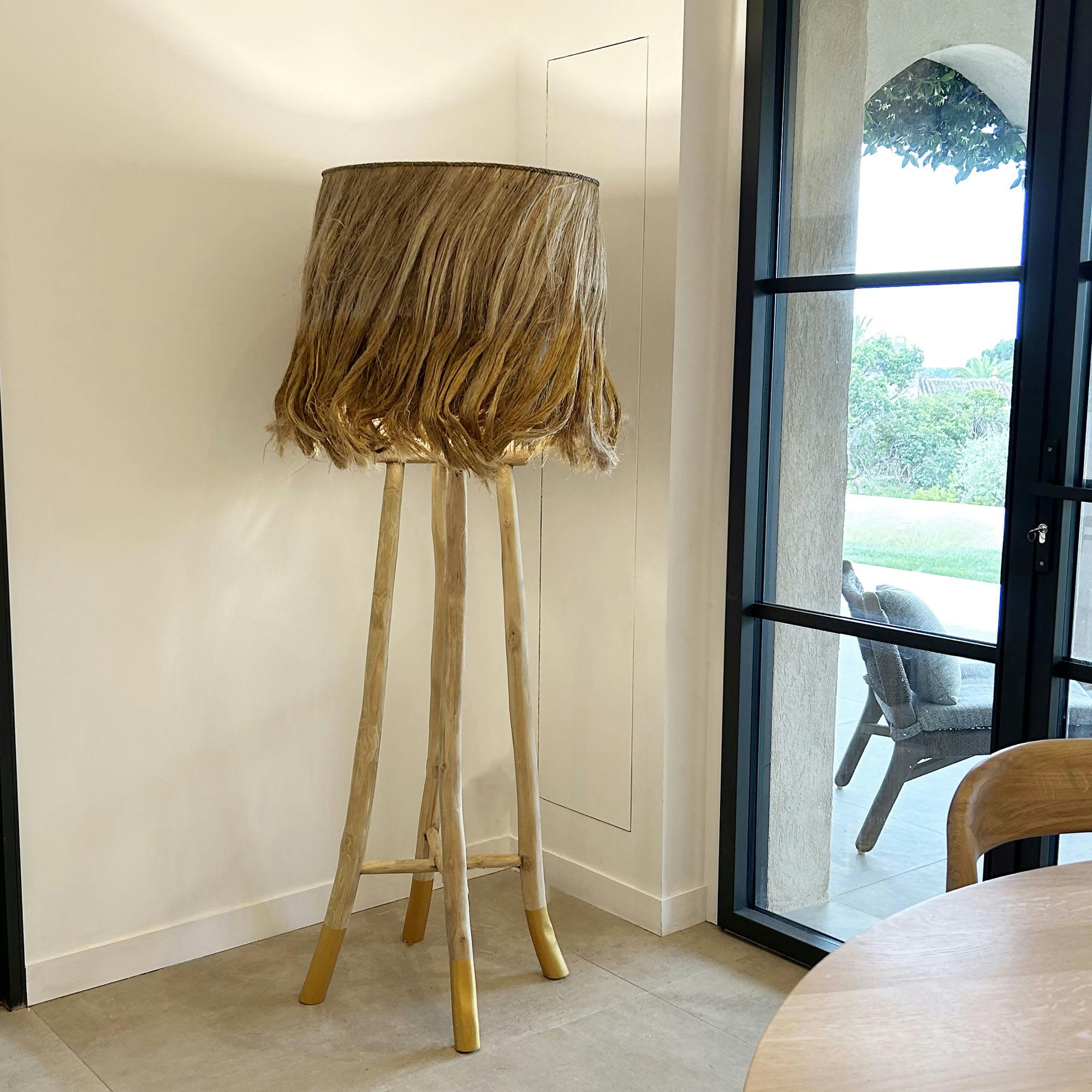 BILBA - Lampadaire en bois et feuilles d'abaca h160cm