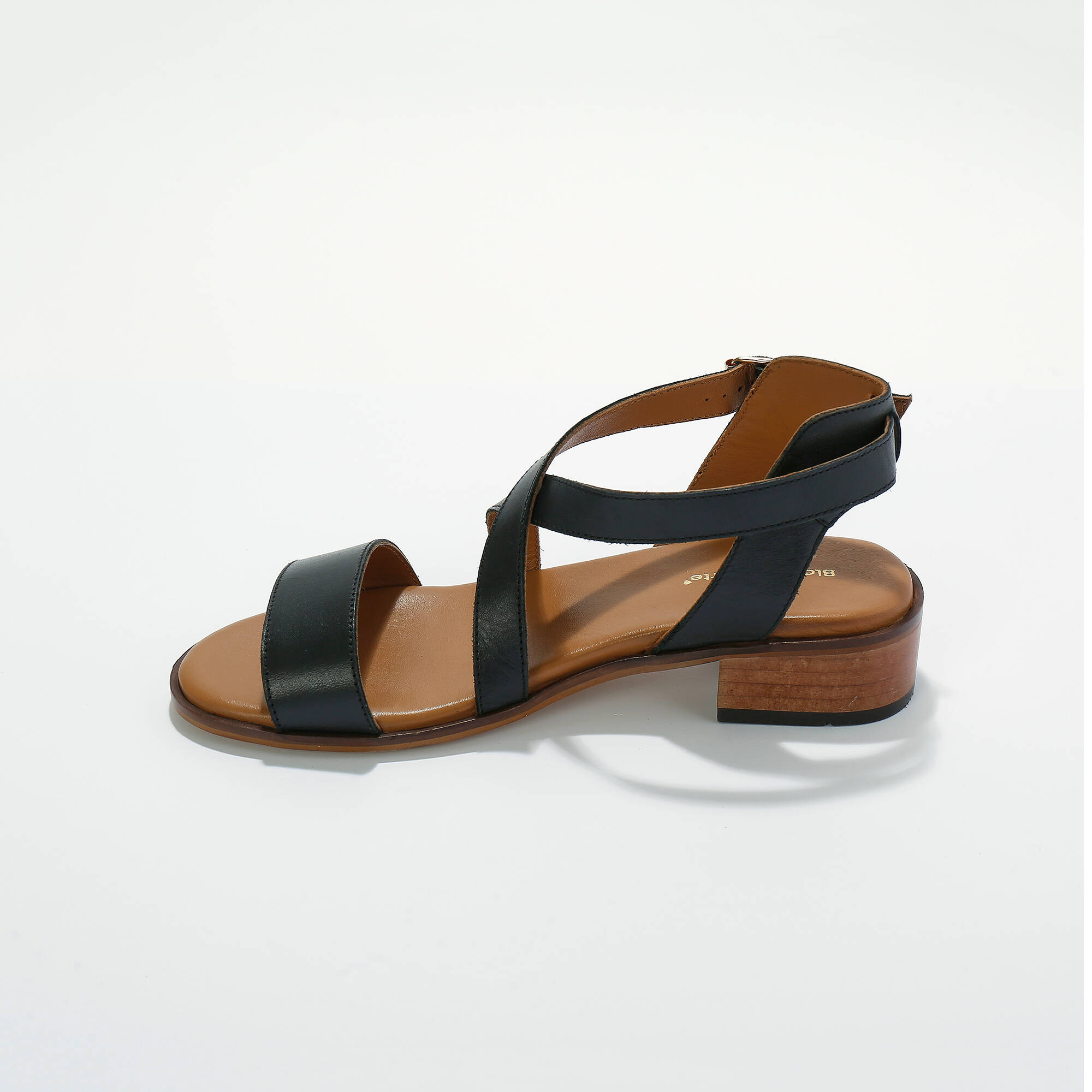 Sandales à brides croisées en cuir