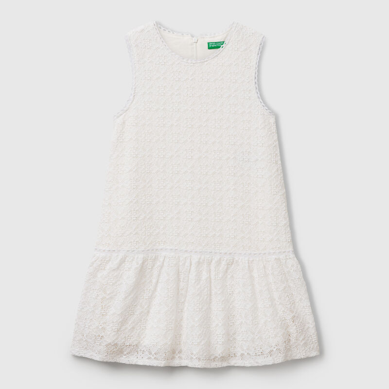 Lace dress with flounce