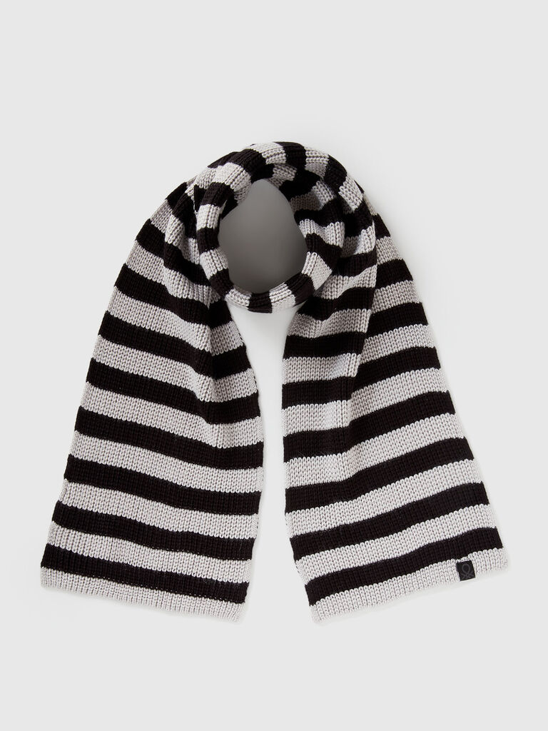 Striped knit scarf