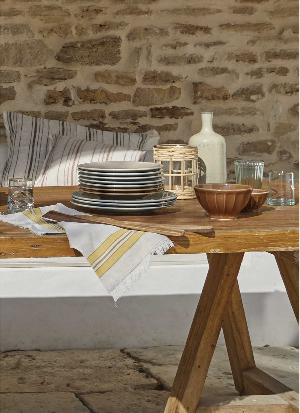 ASSIETTE à DESSERT EN FAÏENCE BEIGE