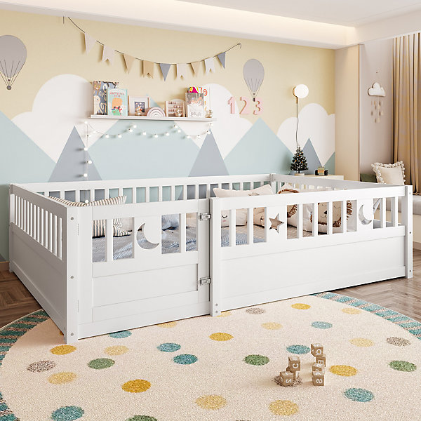 Lit 140x190 cm en pin massif blanc avec barrières verrouillables et décor étoiles et lune, style enfant