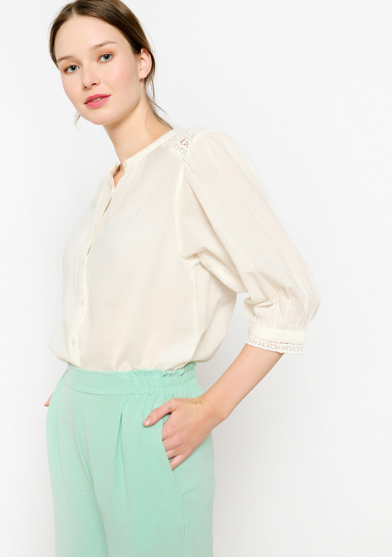 Hemd met macram&eacute;detail