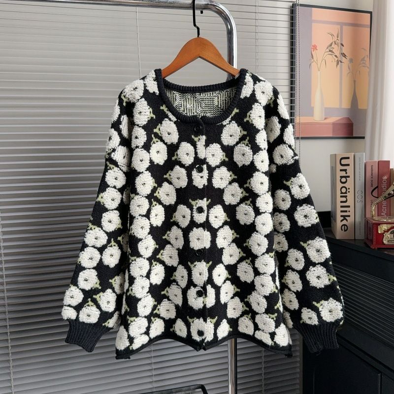 PEACH ACCESSORIES Black & White Chunky Floral Knit Cardigan