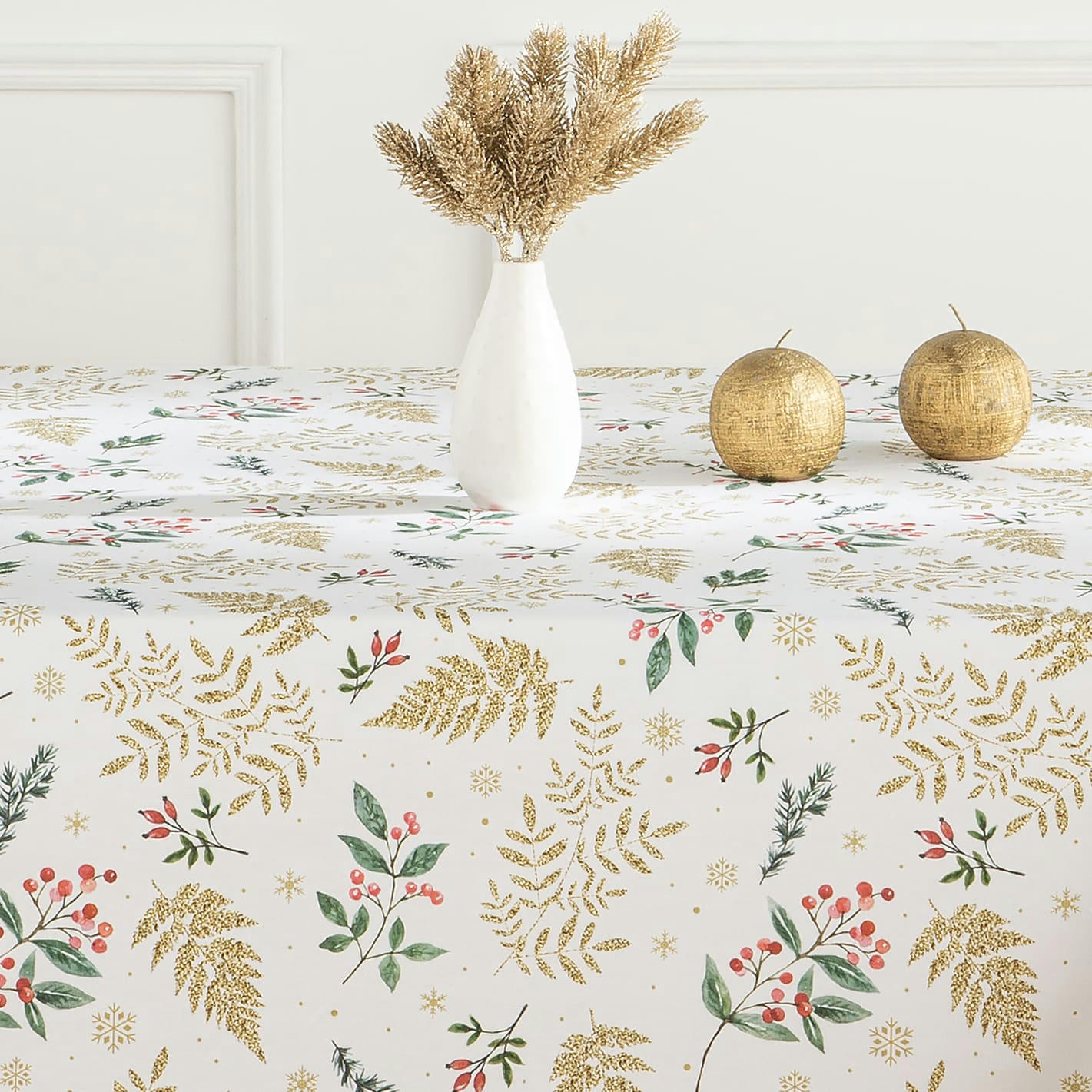 COLLECTION DE NOËL IMPRIMÉE - Nappe en coton antitâche dessin de nöel multicolore 140x140 cm
