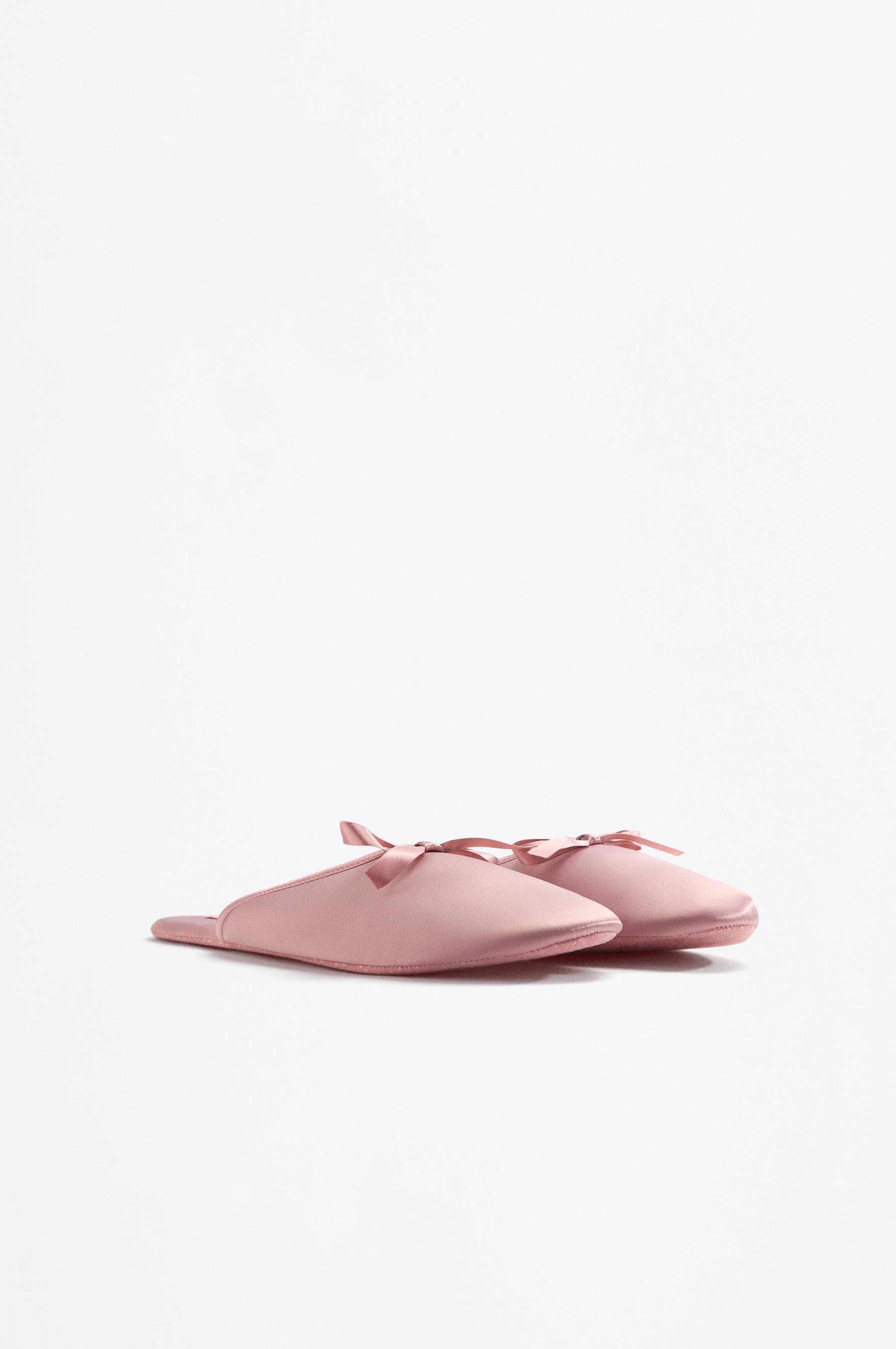 Zapatilla de casa lazo