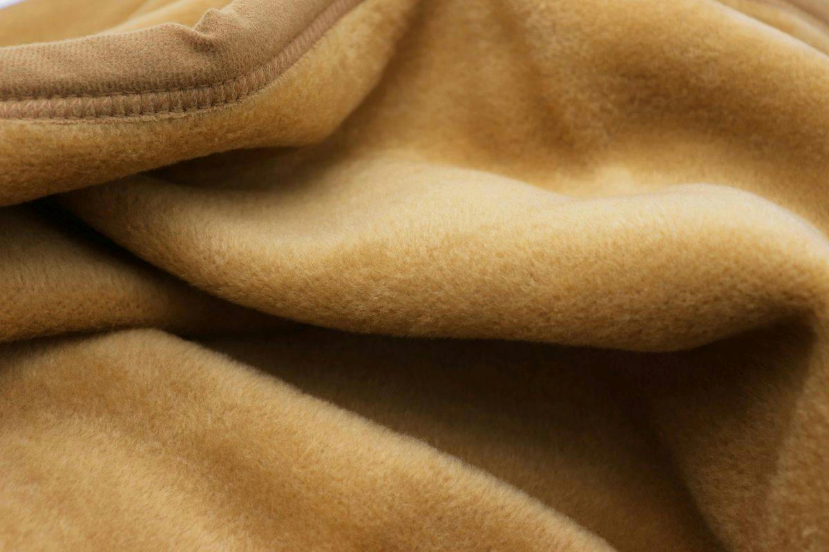 CLAIRE - Couverture en coton recyclé camel 180 x 220 cm