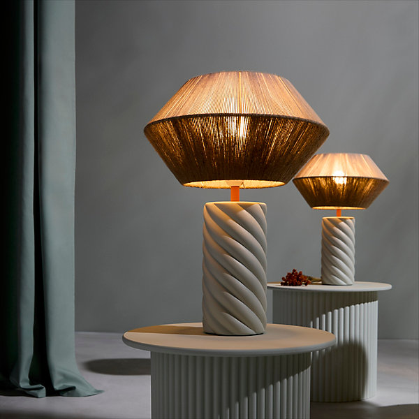 Lampe à poser Twist Maison Paloma – avec pied céramique vert pâle et abat-jour tissé