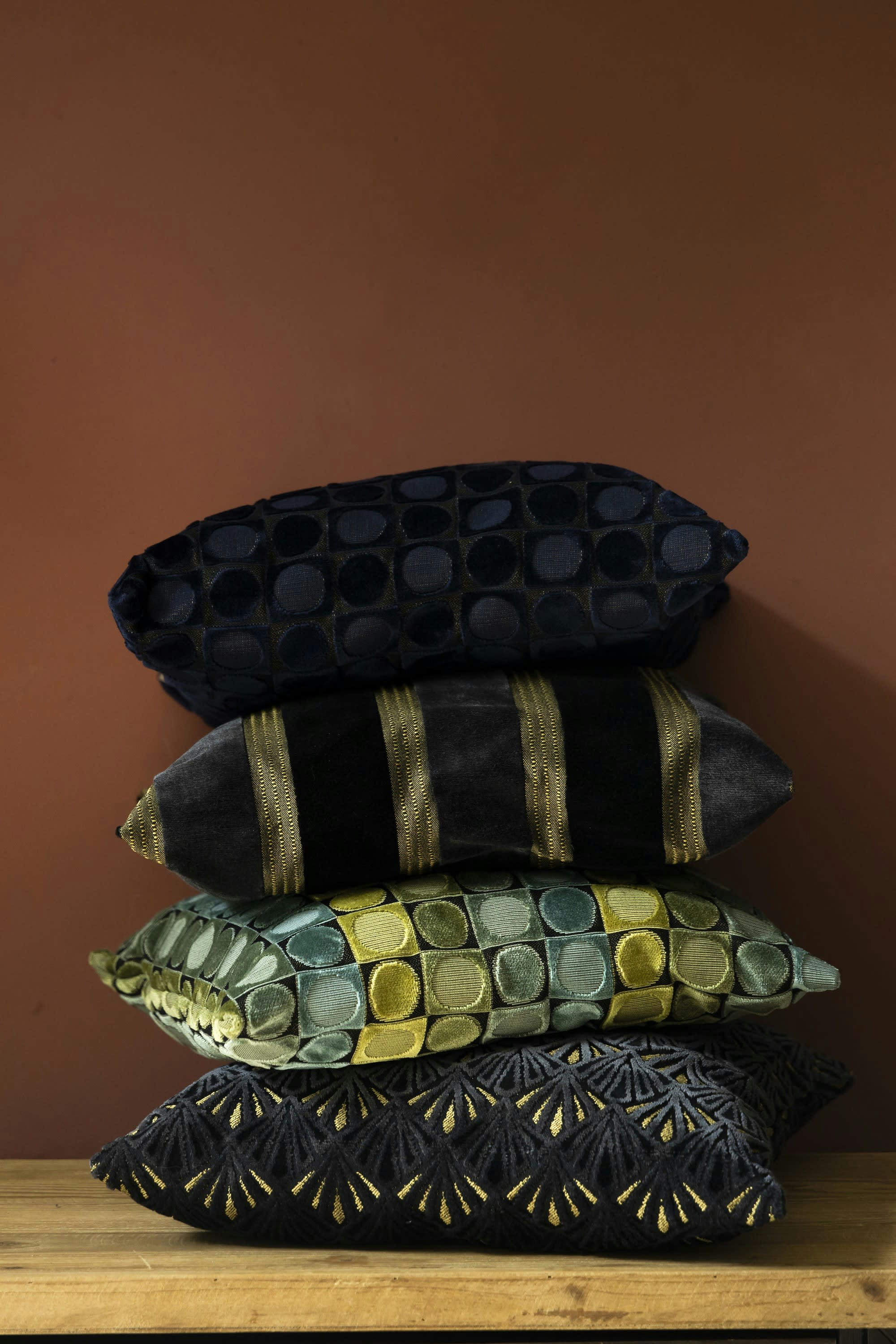 OTTAVA - Coussin en tissu bleu foncé