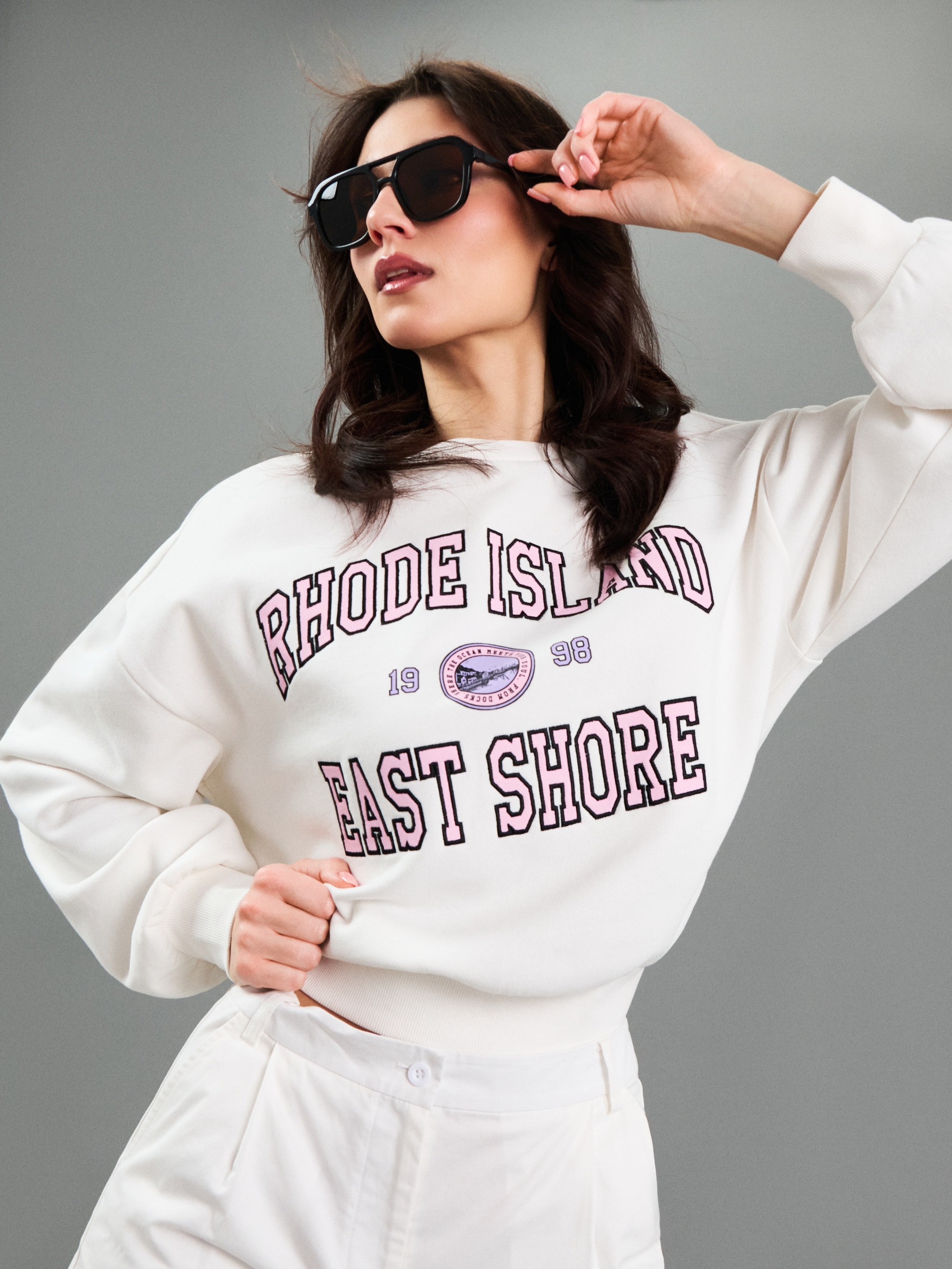 Bluza dresowa z haftowanym napisem