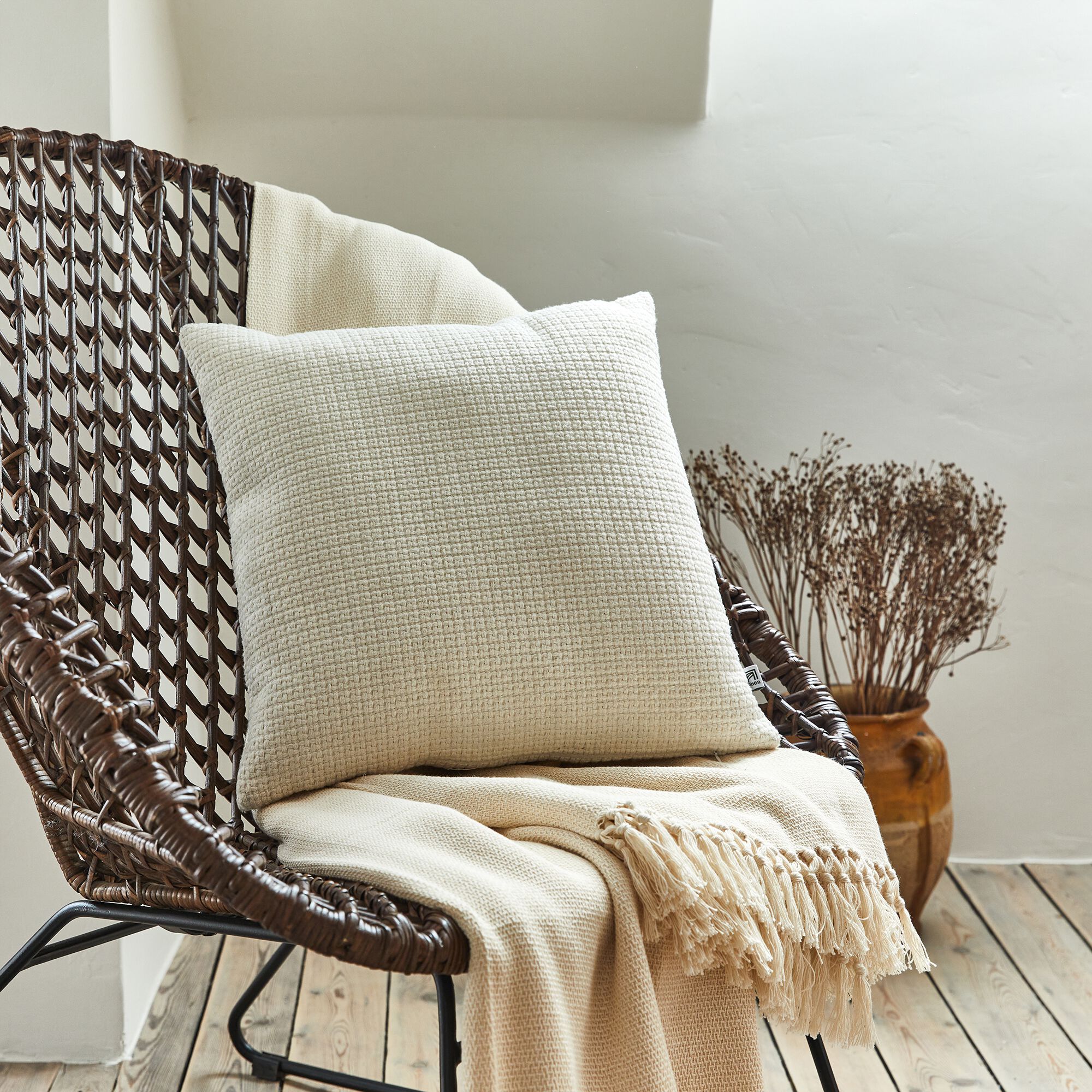 TRAMONTI - Coussin en tissu effet crocheté 45x45cm - blanc écru