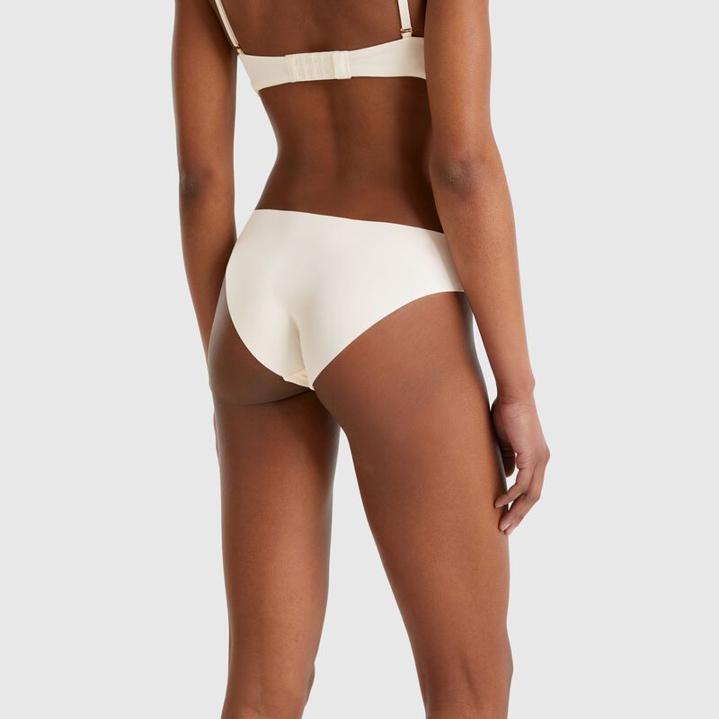 Seamless underwear