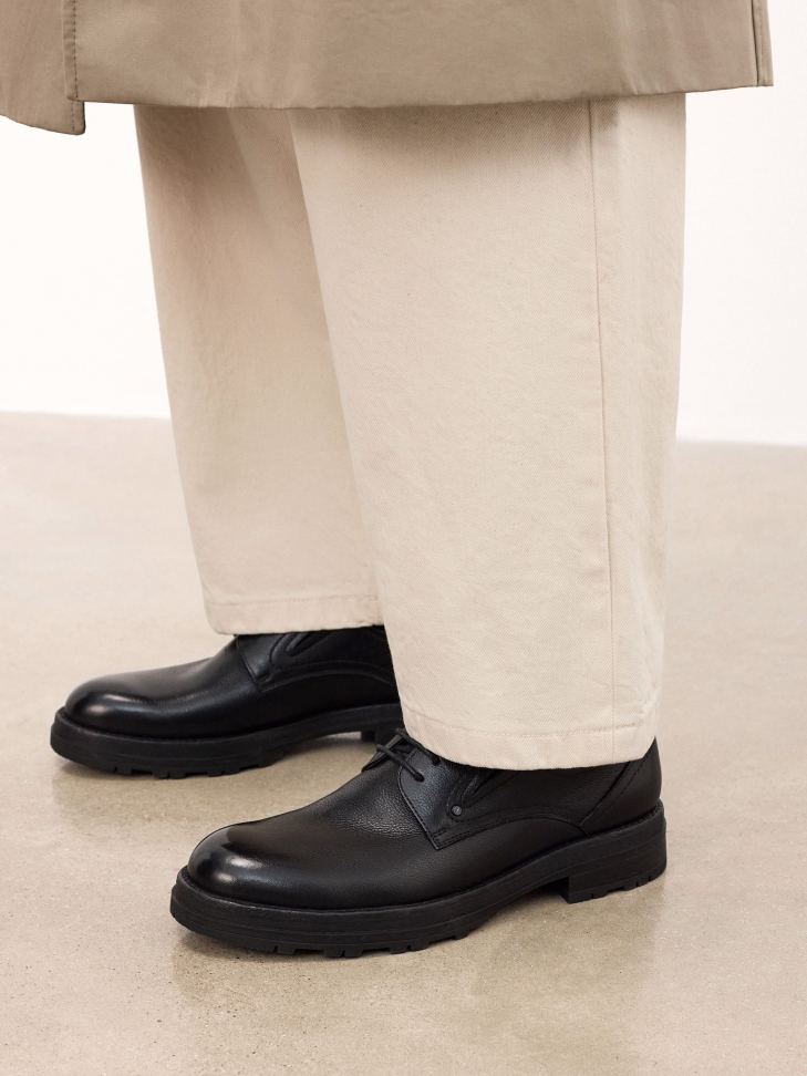 Black leather casual shoes