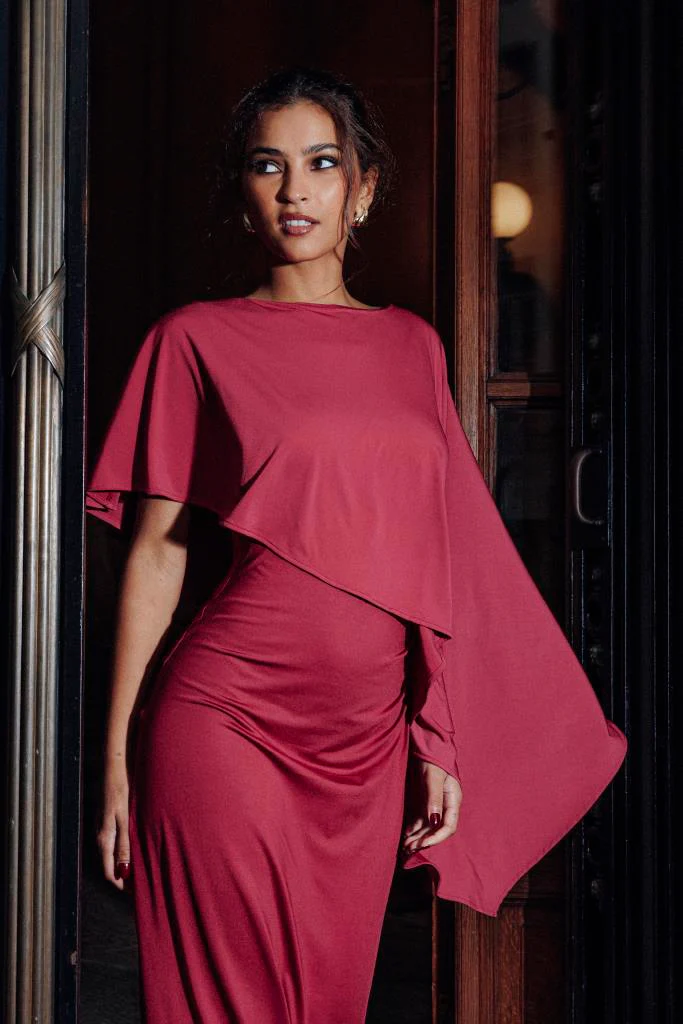 Robe longue avec cape intégrée