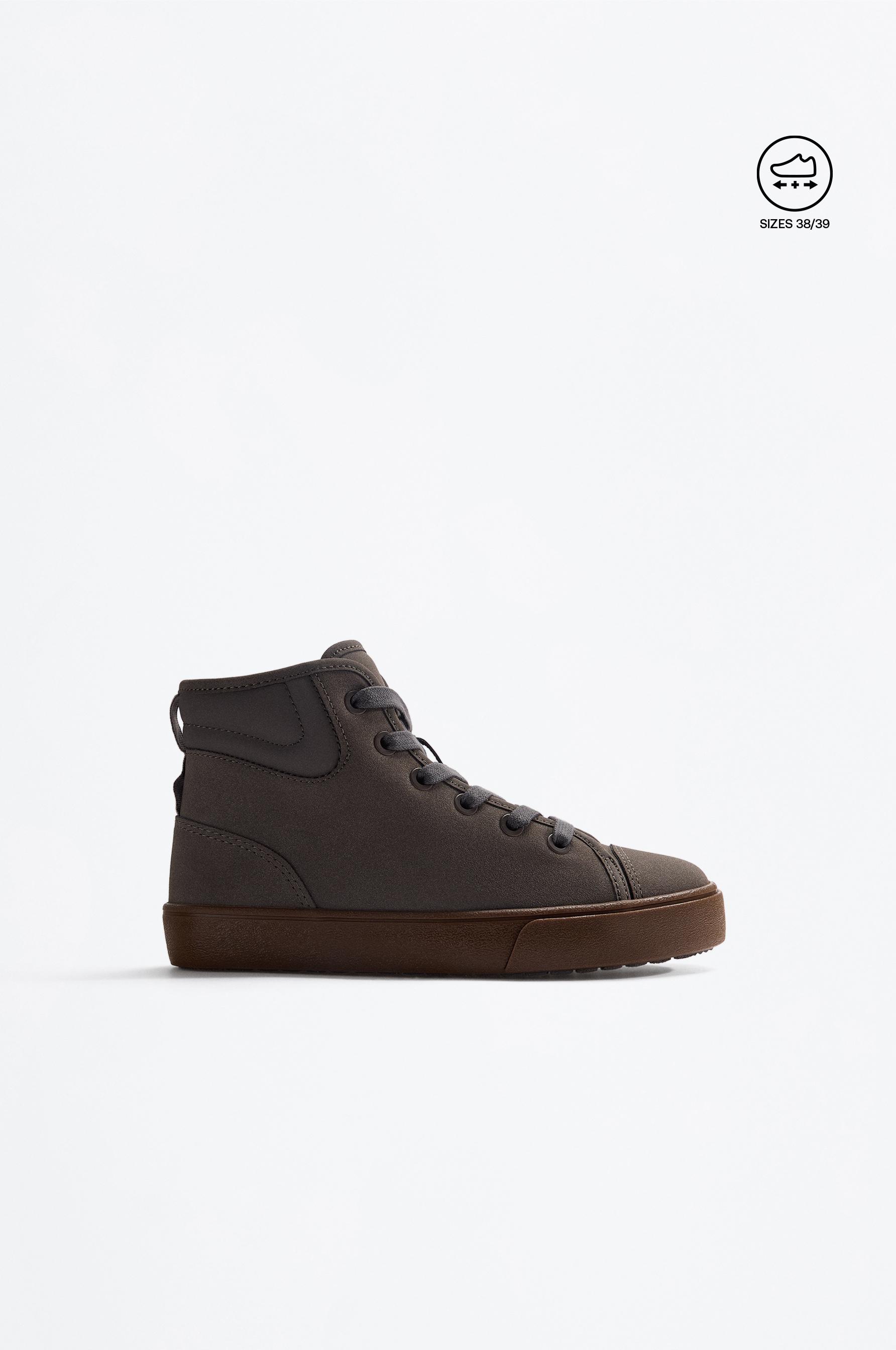 Zapatilla botín efecto suede