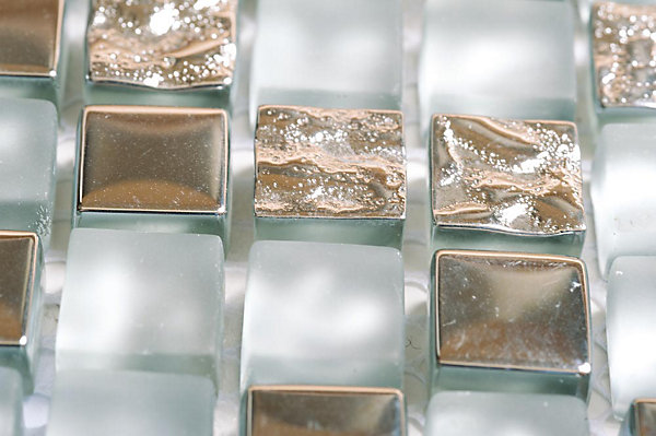 Mosaique de Verre Blanc et Verre Chrome 1.5 X 1.5 Cm - vendu par plaque de 30X30 Cm -