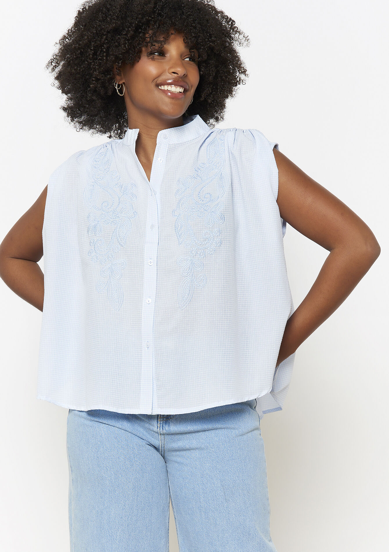 Mouwloze geborduurde blouse