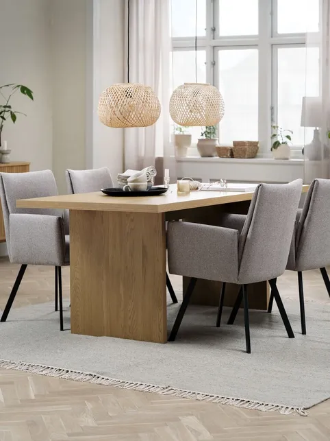 MUNKEBY L220 bord varm eg + 4 GJESING beige/sort