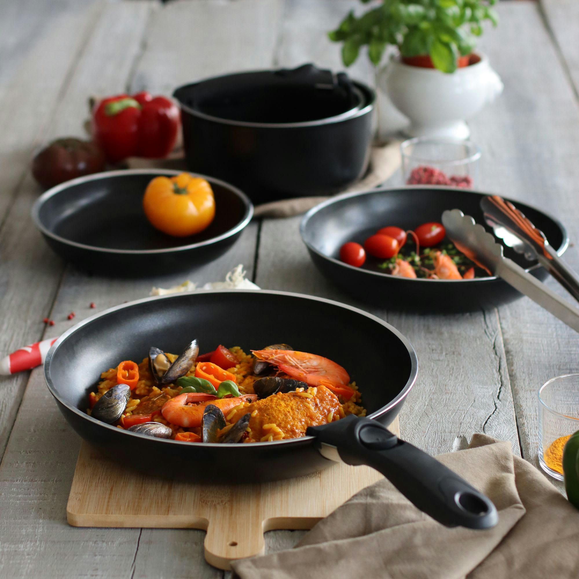 MARIE - Batterie de cuisine 10 pièces en aluminium - compatible induction