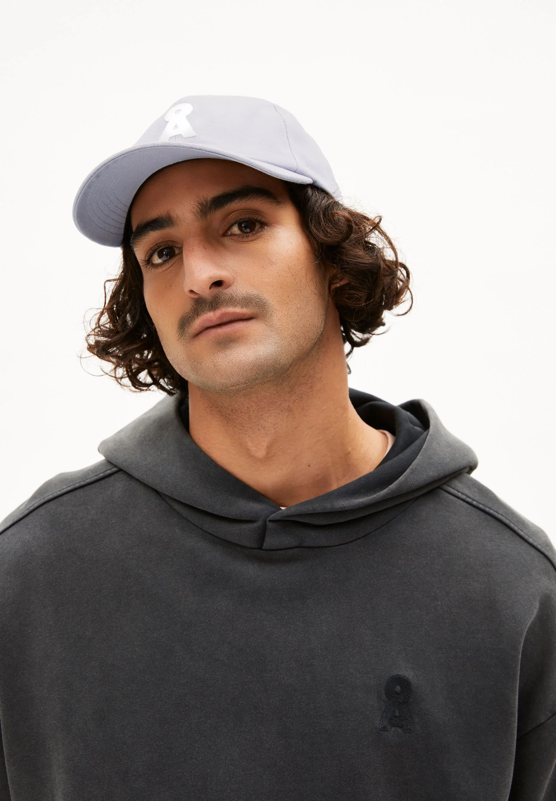 ICONIC Å YENAAS KAPPE