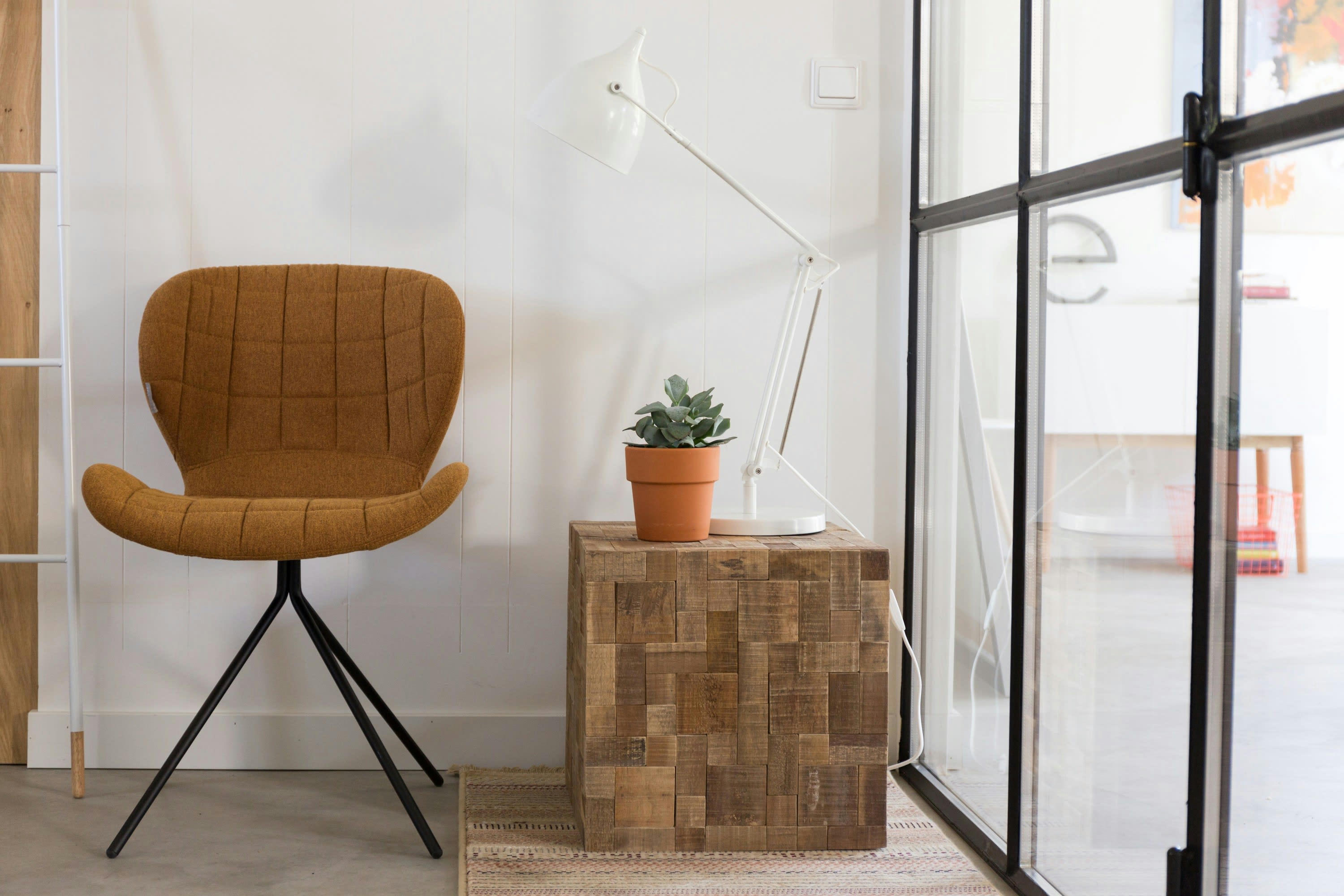 OMG - Chaise en tissu camel