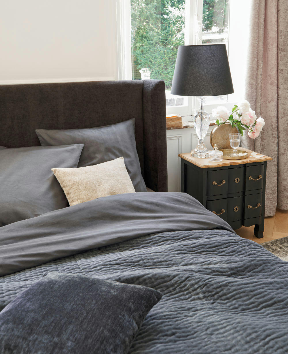 Versailles - Table de chevet 2 tiroirs en acacia et manguier noire